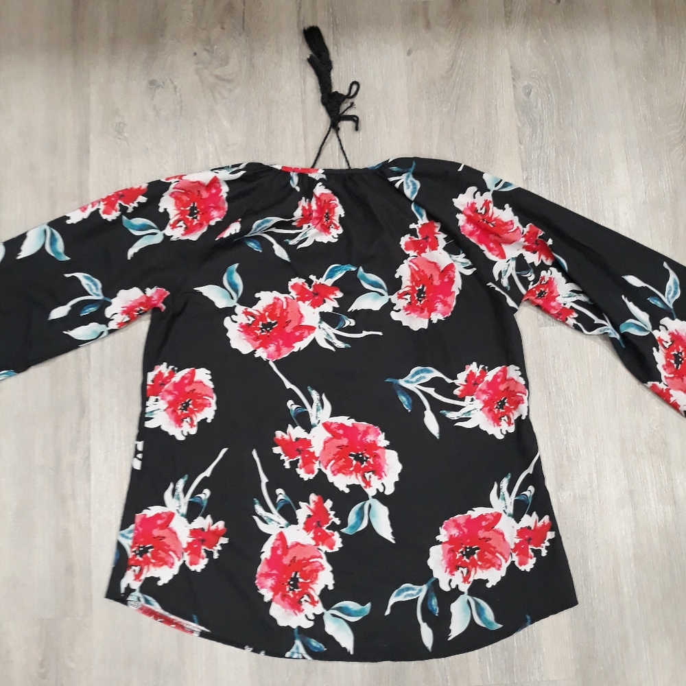Black Long Sleeved Blouse With Red Flowers Tassell - Picture 2 of 4